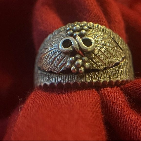 Thailand Sterling Silver Textured Vintage Hand Made Floral Ring Unique Size 8 - Picture 1 of 10